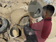 Gazans manufacture clay ovens for cooking