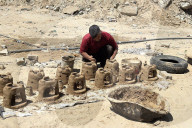 Gazans manufacture clay ovens for cooking