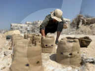 Gazans manufacture clay ovens for cooking