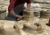 Gazans manufacture clay ovens for cooking