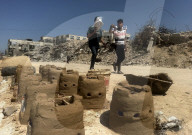 Gazans manufacture clay ovens for cooking