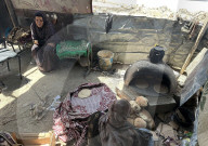 Gazans manufacture clay ovens for cooking