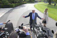 DC: President Trump and First Lady Melania Trump hold a White House departure