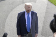 DC: President Trump and First Lady Melania Trump hold a White House departure