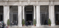 Worshippers flock to burial church of Pope Fancis 