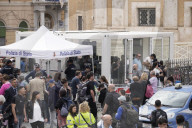 Worshippers flock to burial church of Pope Fancis 