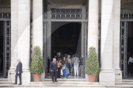Worshippers flock to burial church of Pope Fancis 