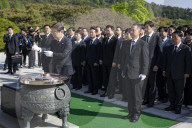 Lee Jae-myung, Democratic Party Presidential Candidate, Begins Campaign With Visit To National Cemetery