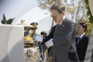 Lee Jae-myung, Democratic Party Presidential Candidate, Begins Campaign With Visit To National Cemetery