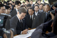 Lee Jae-myung, Democratic Party Presidential Candidate, Begins Campaign With Visit To National Cemetery