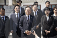 Lee Jae-myung, Democratic Party Presidential Candidate, Begins Campaign With Visit To National Cemetery