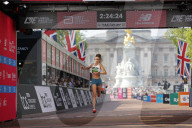 Fun runners and dinosaurs: London runs its marathon 2025