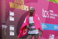 Fun runners and dinosaurs: London runs its marathon 2025