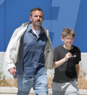 Ben Affleck kauft bei IKEA ein und bereitet sein neues Haus in Brentwood vor