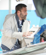 Ben Affleck kauft bei IKEA ein und bereitet sein neues Haus in Brentwood vor