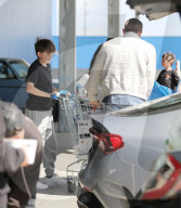 Ben Affleck kauft bei IKEA ein und bereitet sein neues Haus in Brentwood vor