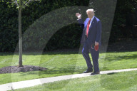 DC: President Trump hold a White House departure