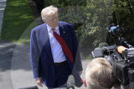 DC: President Trump hold a White House departure