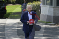 DC: President Trump hold a White House departure