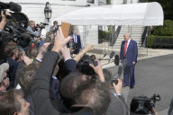 DC: President Trump hold a White House departure