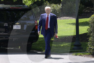 DC: President Trump hold a White House departure