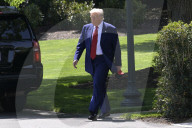 DC: President Trump hold a White House departure