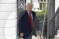 DC: President Trump hold a White House departure