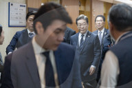 Lee Jae-myung Signs Policy Pact With National Federation Of Trade Unions Ahead Of Election