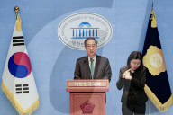 Han Duck-soo Holds Press Conference To Declare Presidential Run