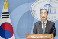 Han Duck-soo Holds Press Conference To Declare Presidential Run