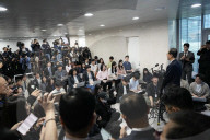 Han Duck-soo Holds Press Conference To Declare Presidential Run