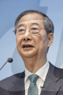 Han Duck-soo Holds Press Conference To Declare Presidential Run