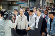 Han Duck-soo Visits Communal Housing In Donui-dong, Tours Facility With Seoul Mayor Oh Se-hoon