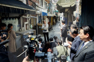 Han Duck-soo Visits Communal Housing In Donui-dong, Tours Facility With Seoul Mayor Oh Se-hoon