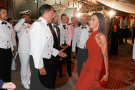 Letizia besucht Leonor bei der Ankunft des Ausbildungsschiffes "Juan Sebastián de Elcano" in Panama