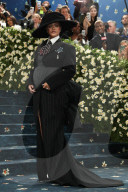PEOPLE - Rihanna schwanger an der MET Gala 2025