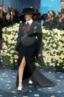 PEOPLE - Rihanna schwanger an der MET Gala 2025