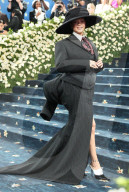 PEOPLE - Rihanna schwanger an der MET Gala 2025