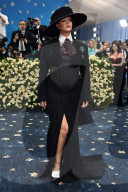 PEOPLE - Rihanna schwanger an der MET Gala 2025