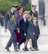 Die britische Königsfamilie bei den Feierlichkeiten zum 80. Jahrestag des VE-Days