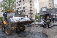 Russia bombs Kyiv, targets residential areas
