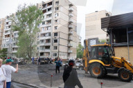 Russia bombs Kyiv, targets residential areas