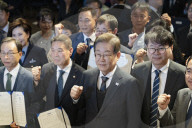 Lee Jae-myung Outlines Economic Vision At Policy Agreement Event