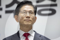 Conservative Presidential Candidate Kim Moon-soo Claims Party Is Forcing Him To Merge With Independent Rival