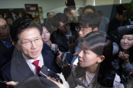 Conservative Presidential Candidate Kim Moon-soo Claims Party Is Forcing Him To Merge With Independent Rival