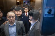 Conservative Presidential Candidate Kim Moon-soo Claims Party Is Forcing Him To Merge With Independent Rival
