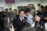 Conservative Presidential Candidate Kim Moon-soo Claims Party Is Forcing Him To Merge With Independent Rival