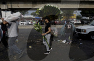 Jamaica Market Offers Large Flower Sale For Mother's Day In Mexico