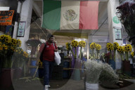 Jamaica Market Offers Large Flower Sale For Mother's Day In Mexico