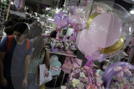 Jamaica Market Offers Large Flower Sale For Mother's Day In Mexico